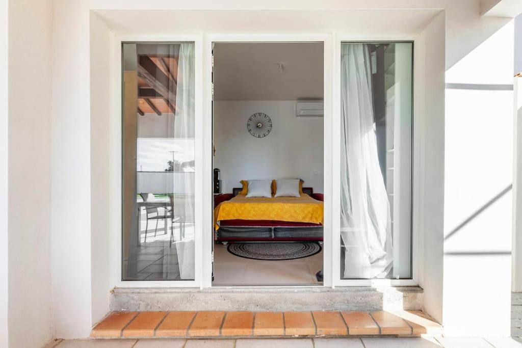 Studio Neuf Avec Acces Piscine Valergues Exterior foto